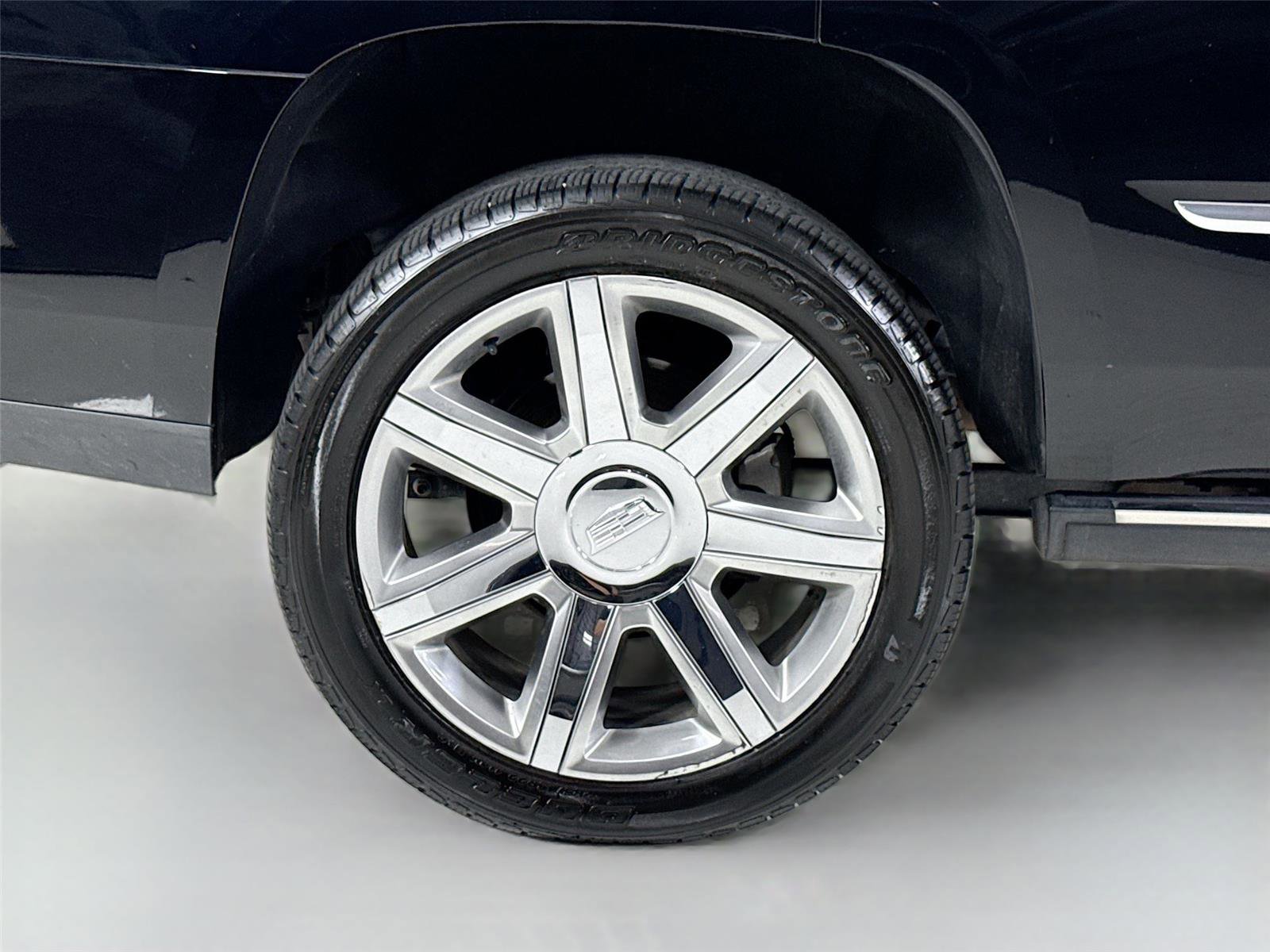 Used 2018 Cadillac Escalade Premium Luxury AWD/4WD image 38