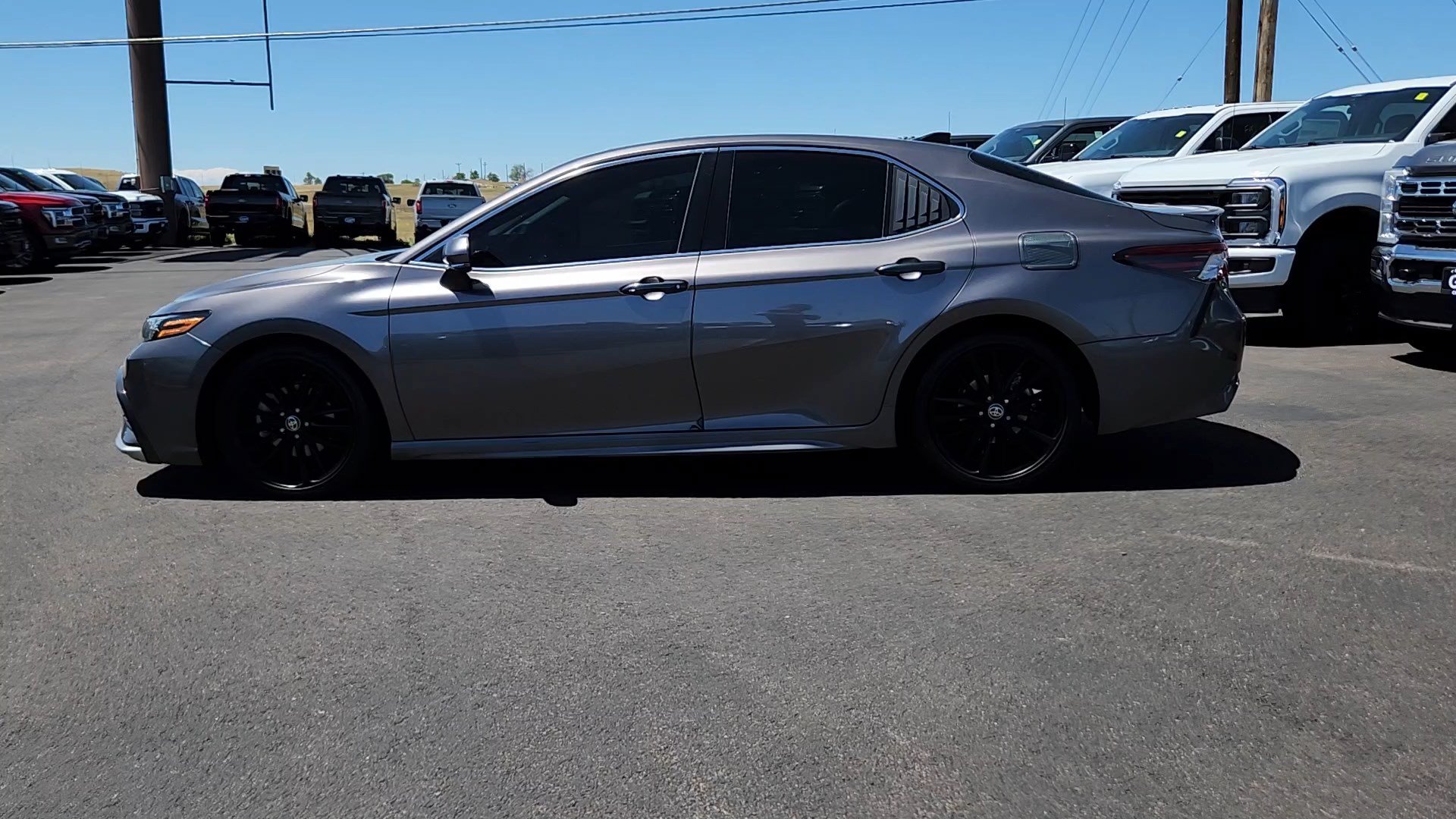 Used 2021 Toyota Camry XSE FWD image 3