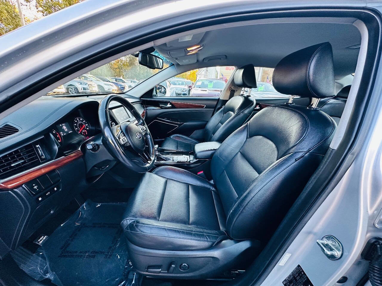 Used 2018 Kia Cadenza Premium image 12