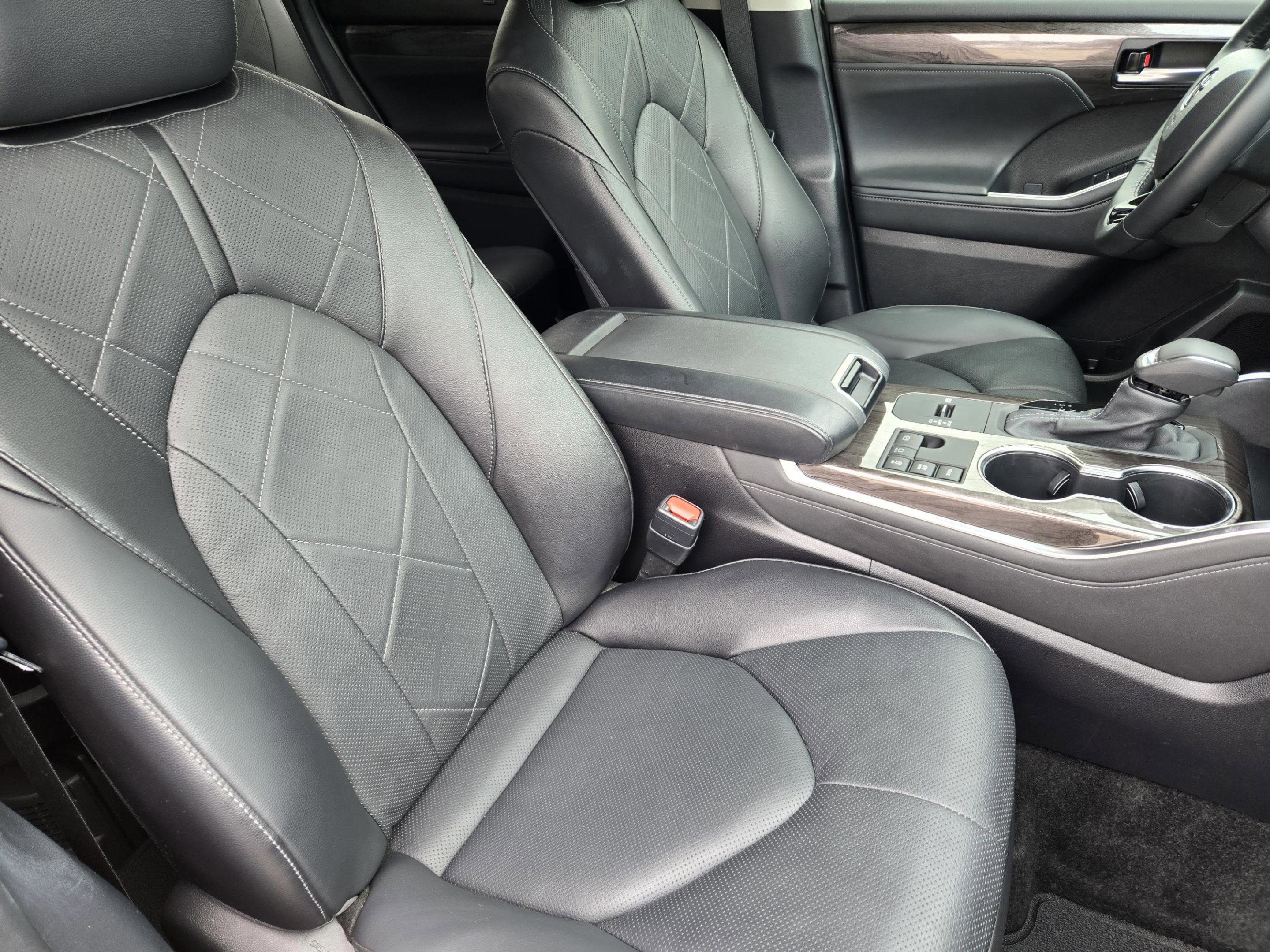 Used 2025 Toyota Highlander Platinum AWD/4WD image 10
