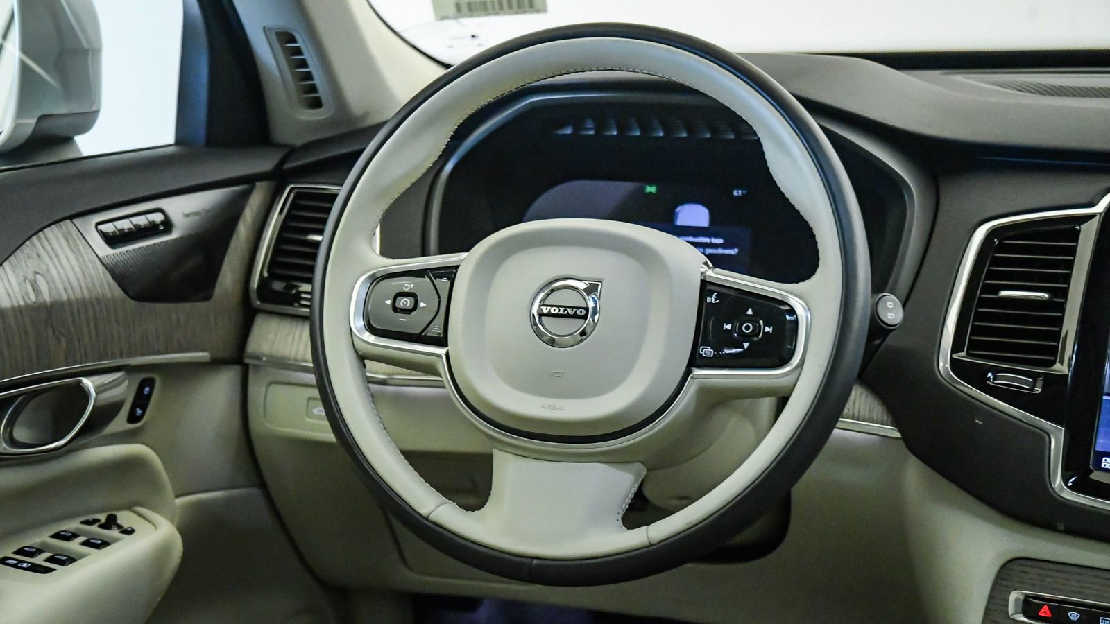 Used 2023 Volvo XC90 B6 Plus w/ Protection Package Premier image 13