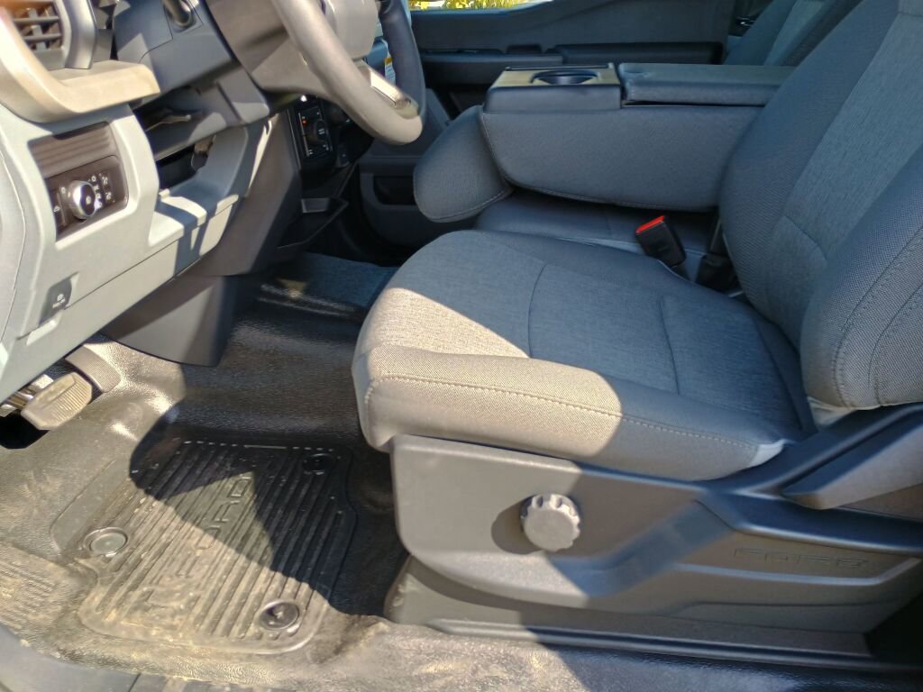 New 2026 Ford F250 XL w/ XL Chrome Package image 9