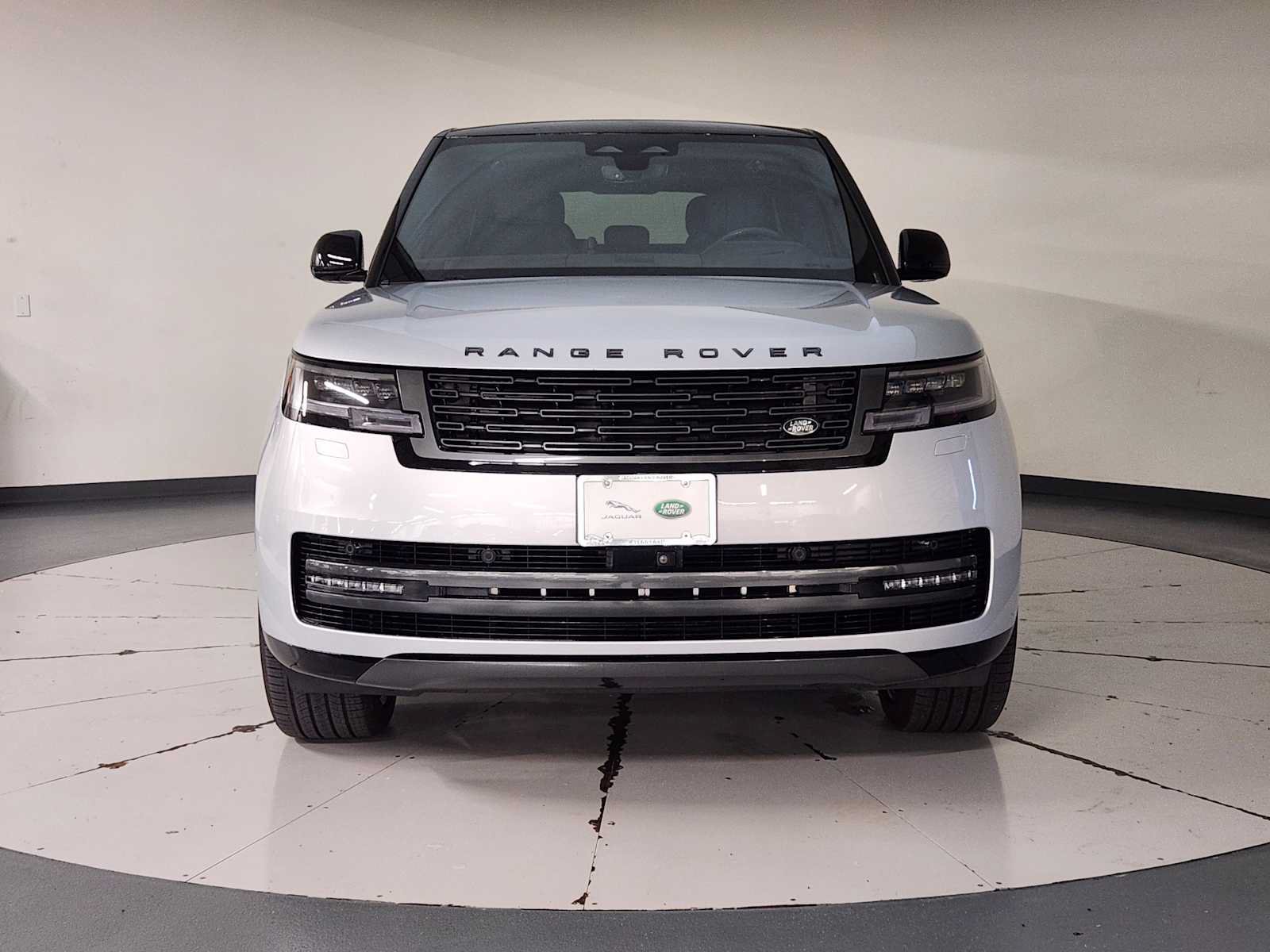 Used 2025 Land Rover Range Rover SE AWD/4WD image 9