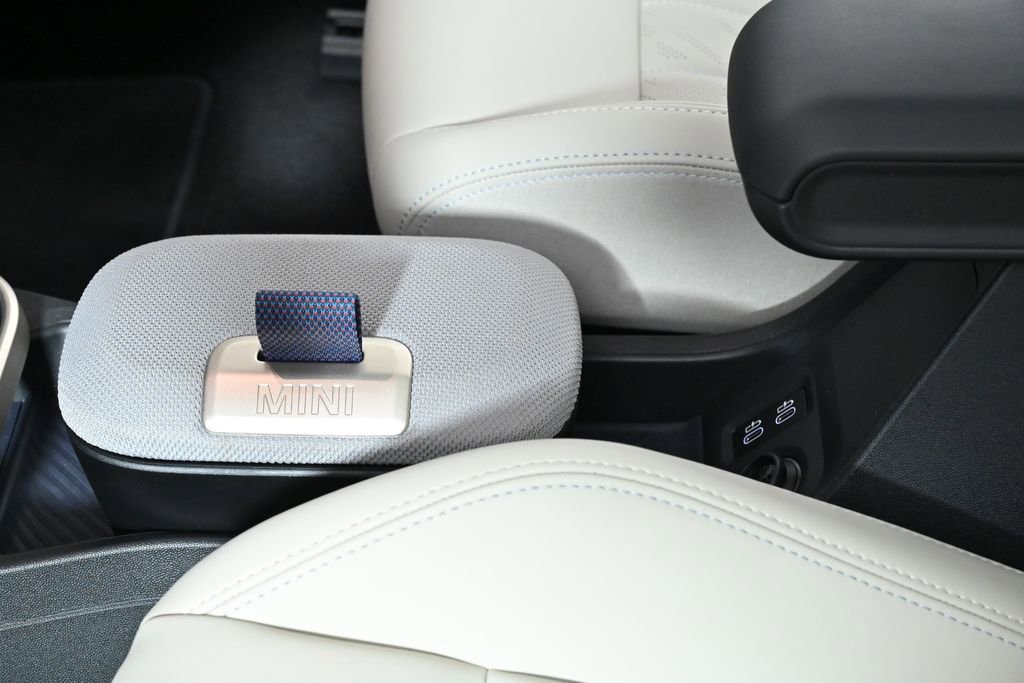 Certified 2025 MINI Cooper 2-Door Hardtop image 20