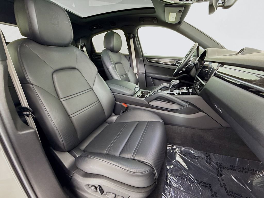 Certified 2022 Porsche Cayenne S image 33