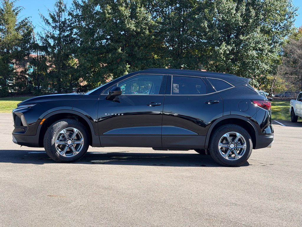 Used 2024 Chevrolet Blazer LT w/ Convenience Package AWD/4WD image 3