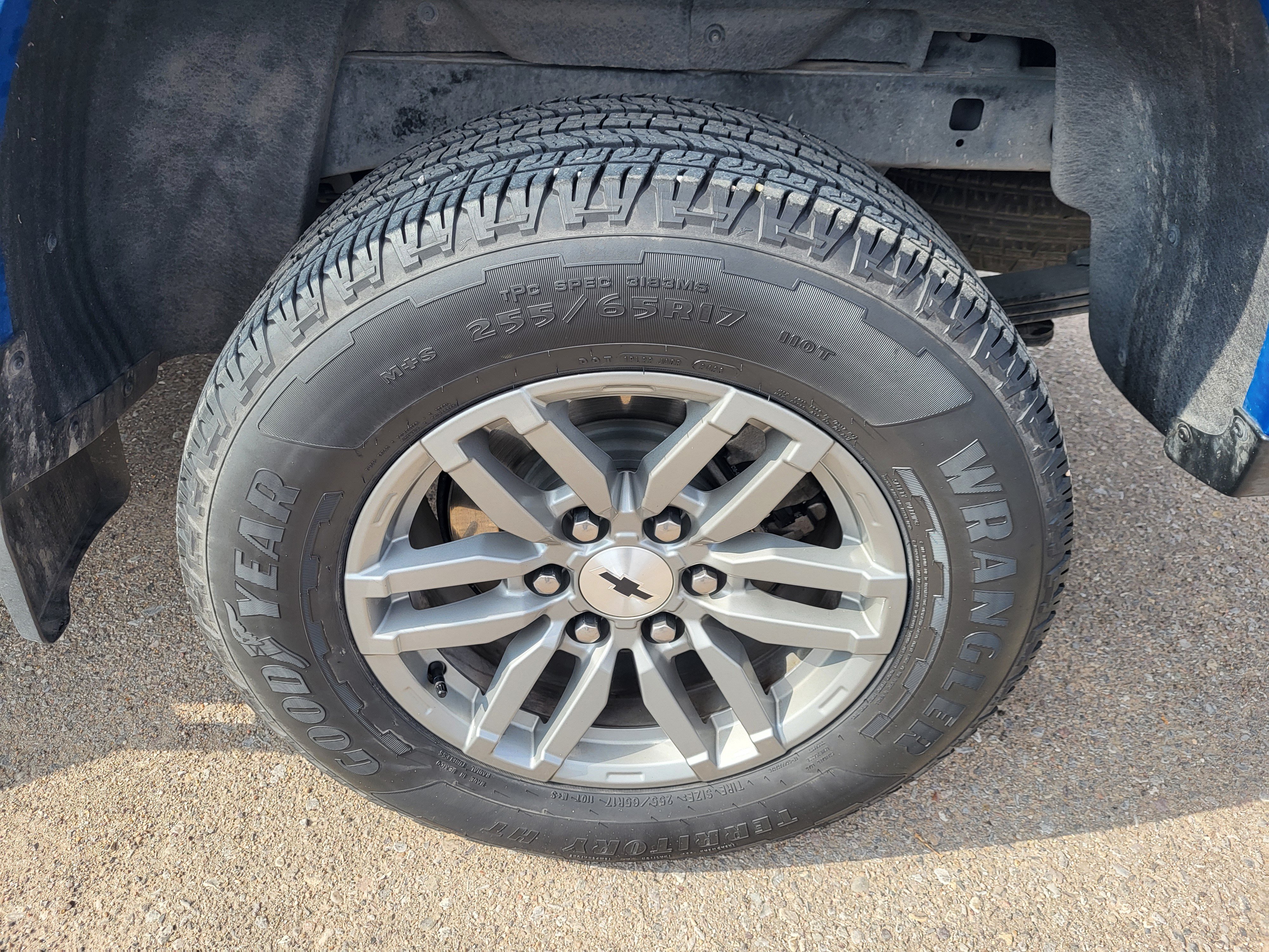 Used 2023 Chevrolet Colorado LT AWD/4WD image 10