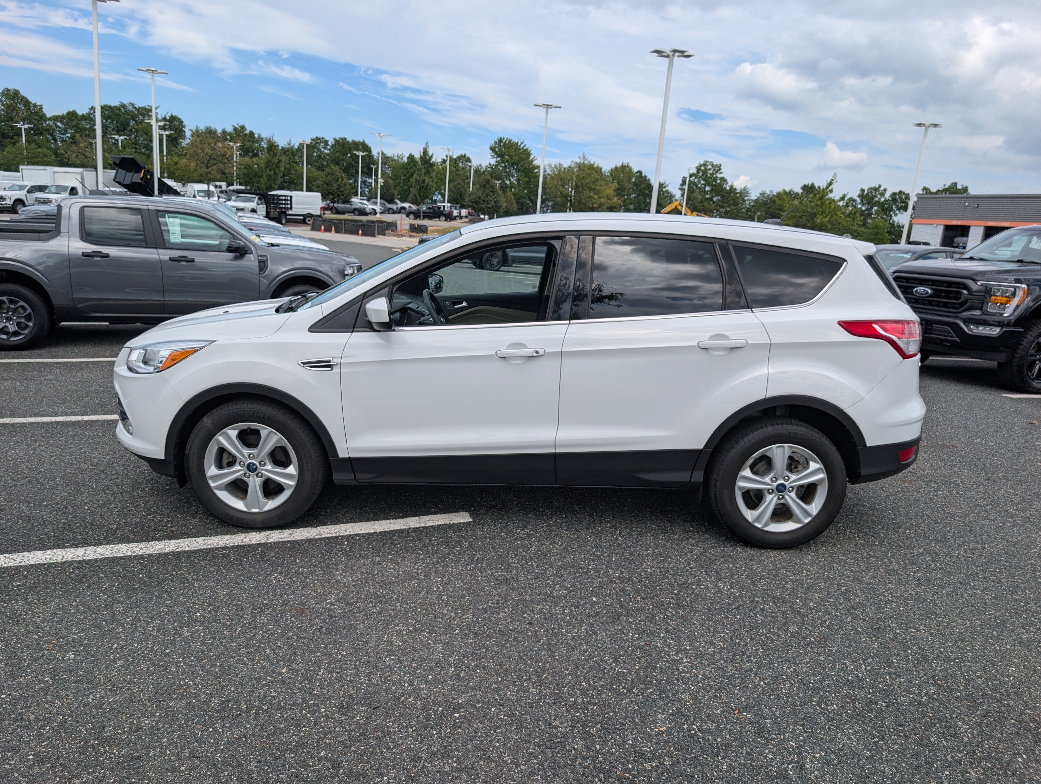Used 2015 Ford Escape SE FWD image 6