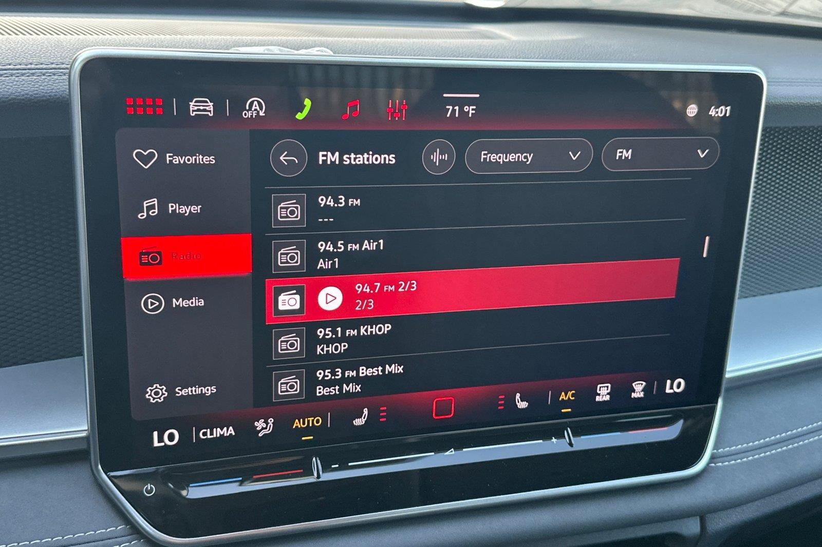 New 2026 Volkswagen Tiguan SE FWD image 17