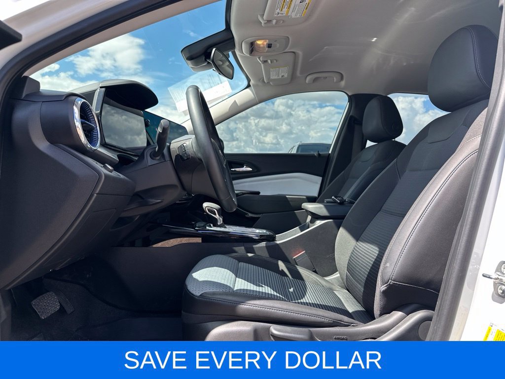 Used 2025 Chevrolet Trax LT w/ Driver Confidence Package FWD image 8