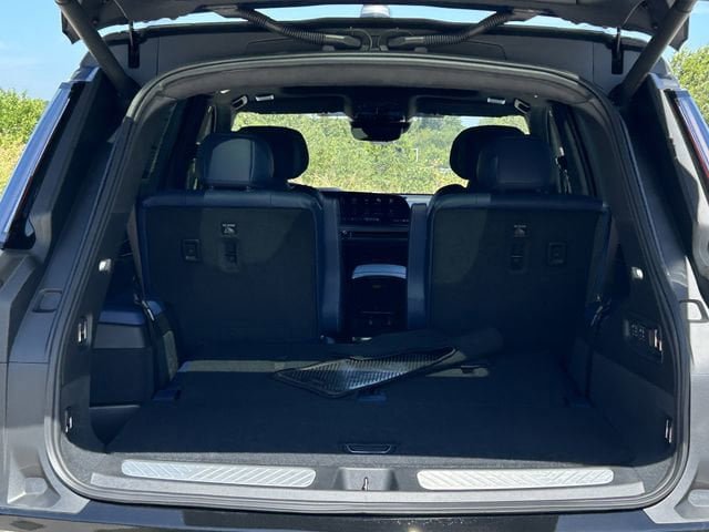 New 2026 Cadillac Vistiq Premium Luxury AWD/4WD image 9