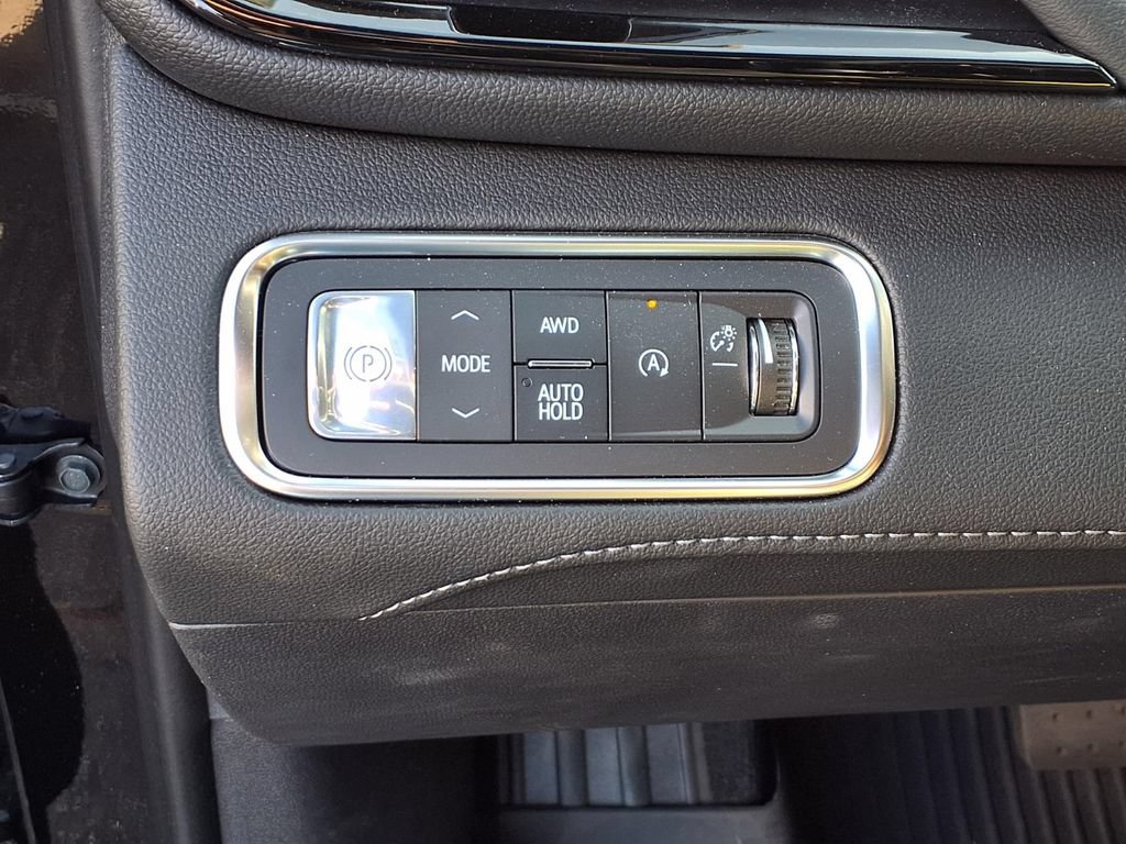 Certified 2025 Buick Enclave Avenir w/ Super Cruise Package AWD/4WD image 14