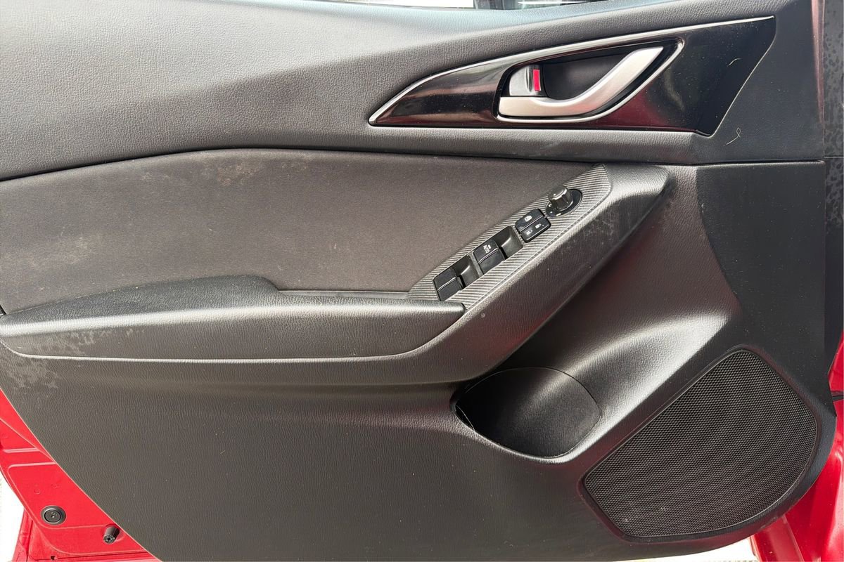 Used 2016 MAZDA MAZDA3 i Sport FWD image 18