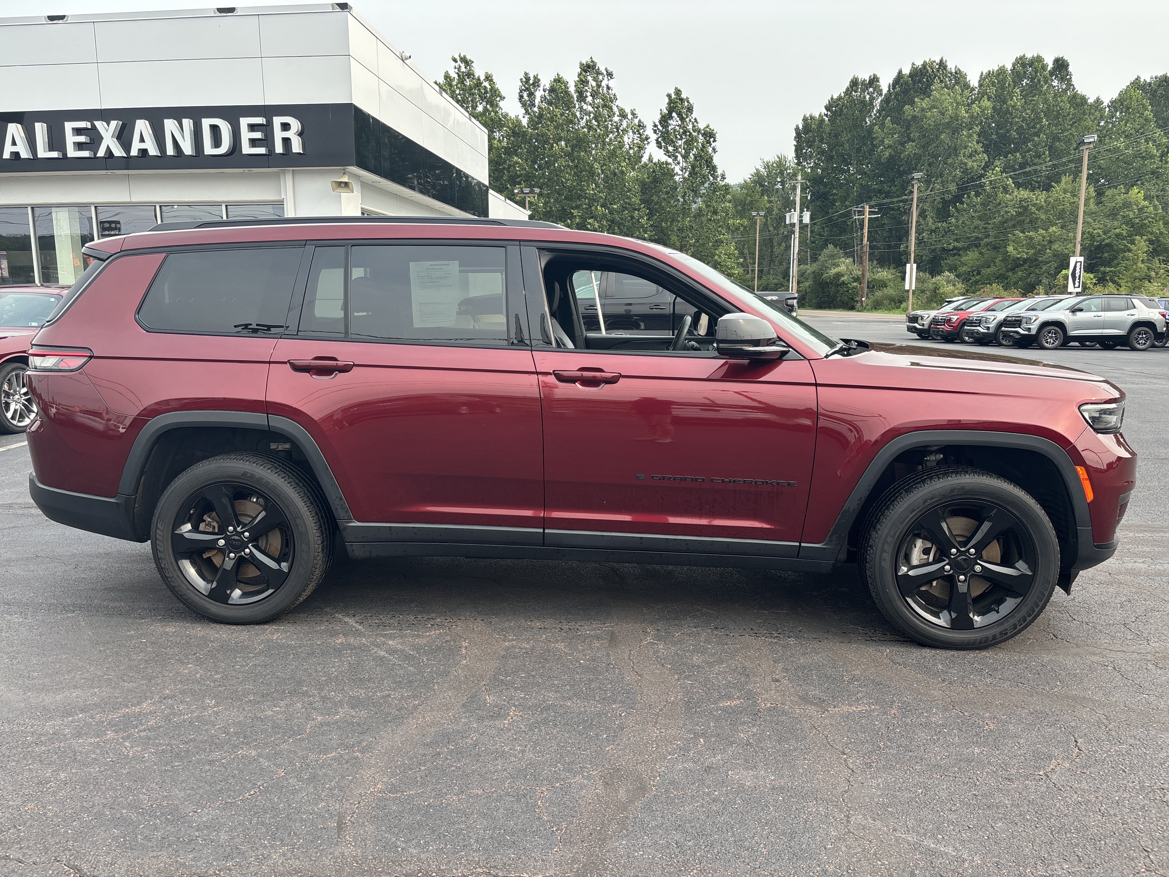 Used 2023 Jeep Grand Cherokee L Laredo AWD/4WD image 2
