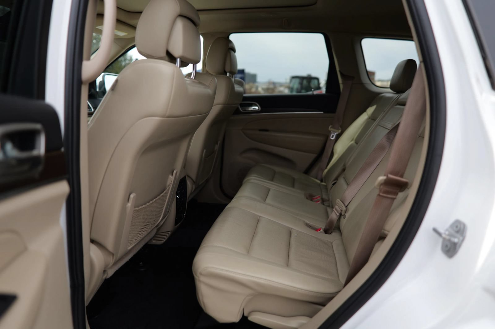 Used 2017 Jeep Grand Cherokee Limited w/ Luxury Group II RWD image 25