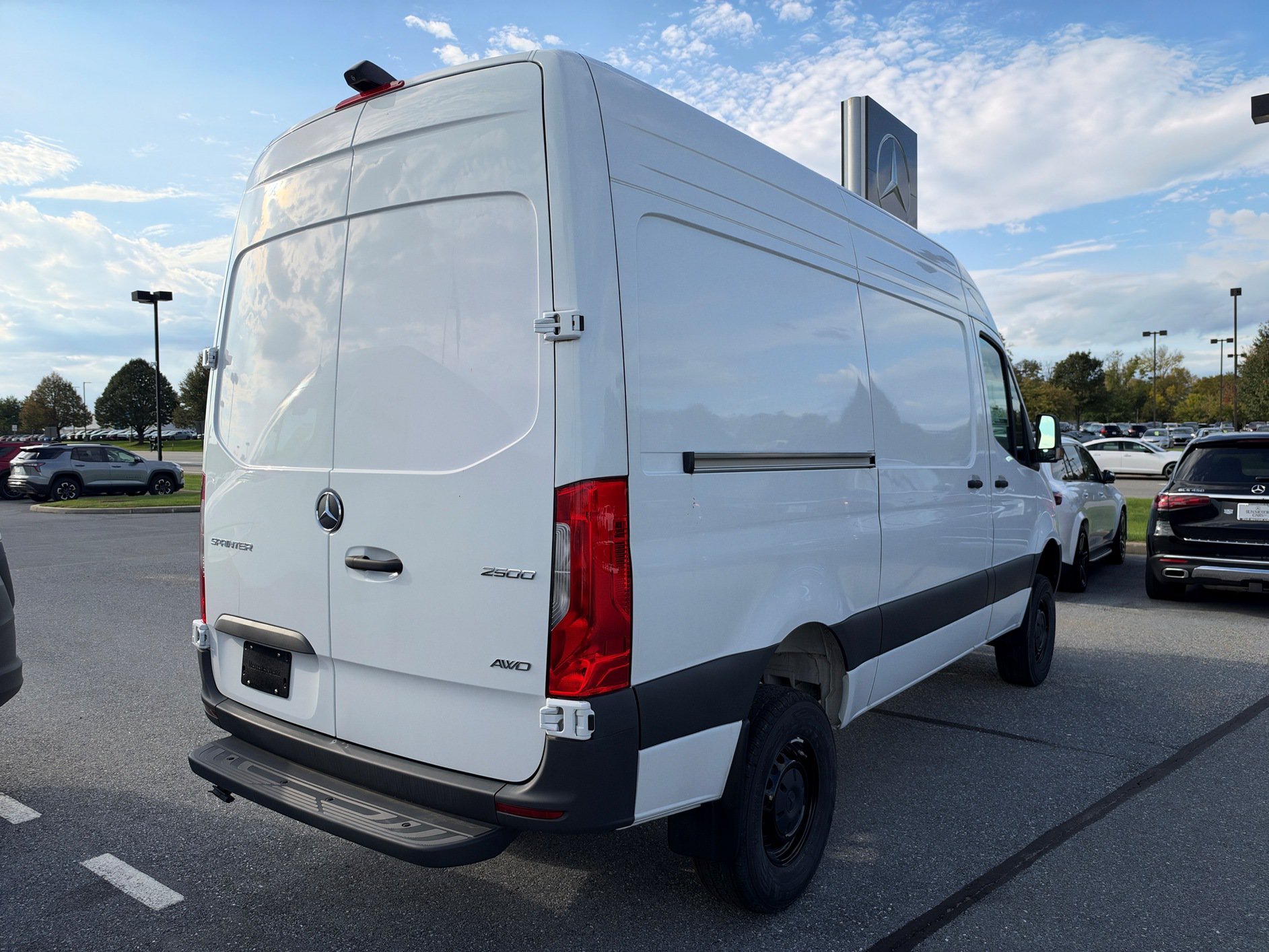 Used 2025 Mercedes-Benz Sprinter 2500 image 4