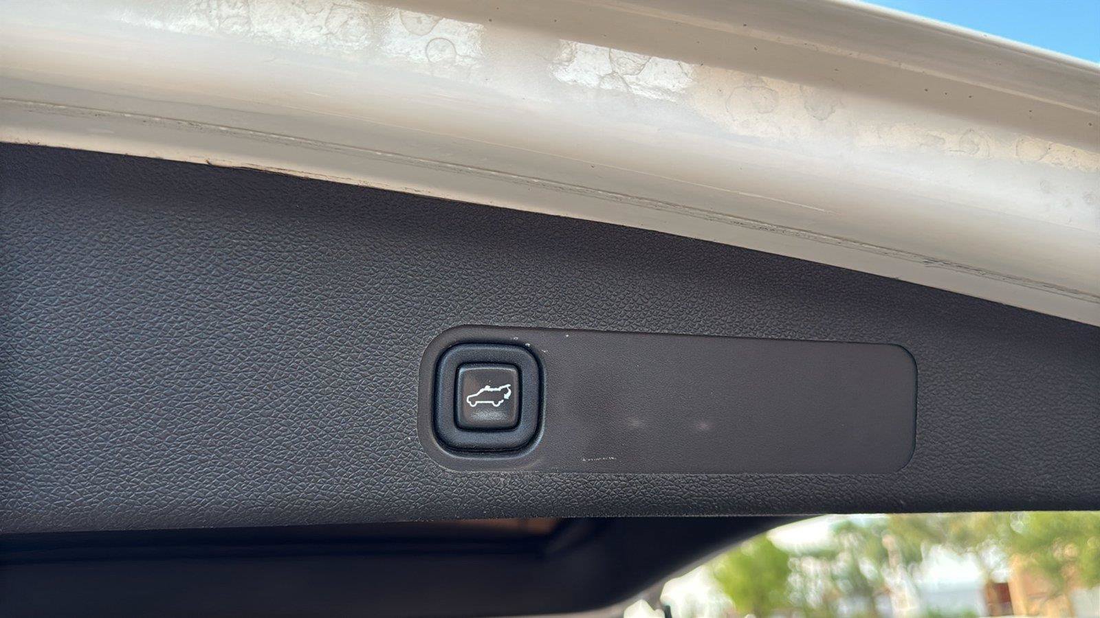 Used 2011 Chevrolet Tahoe LTZ RWD image 26