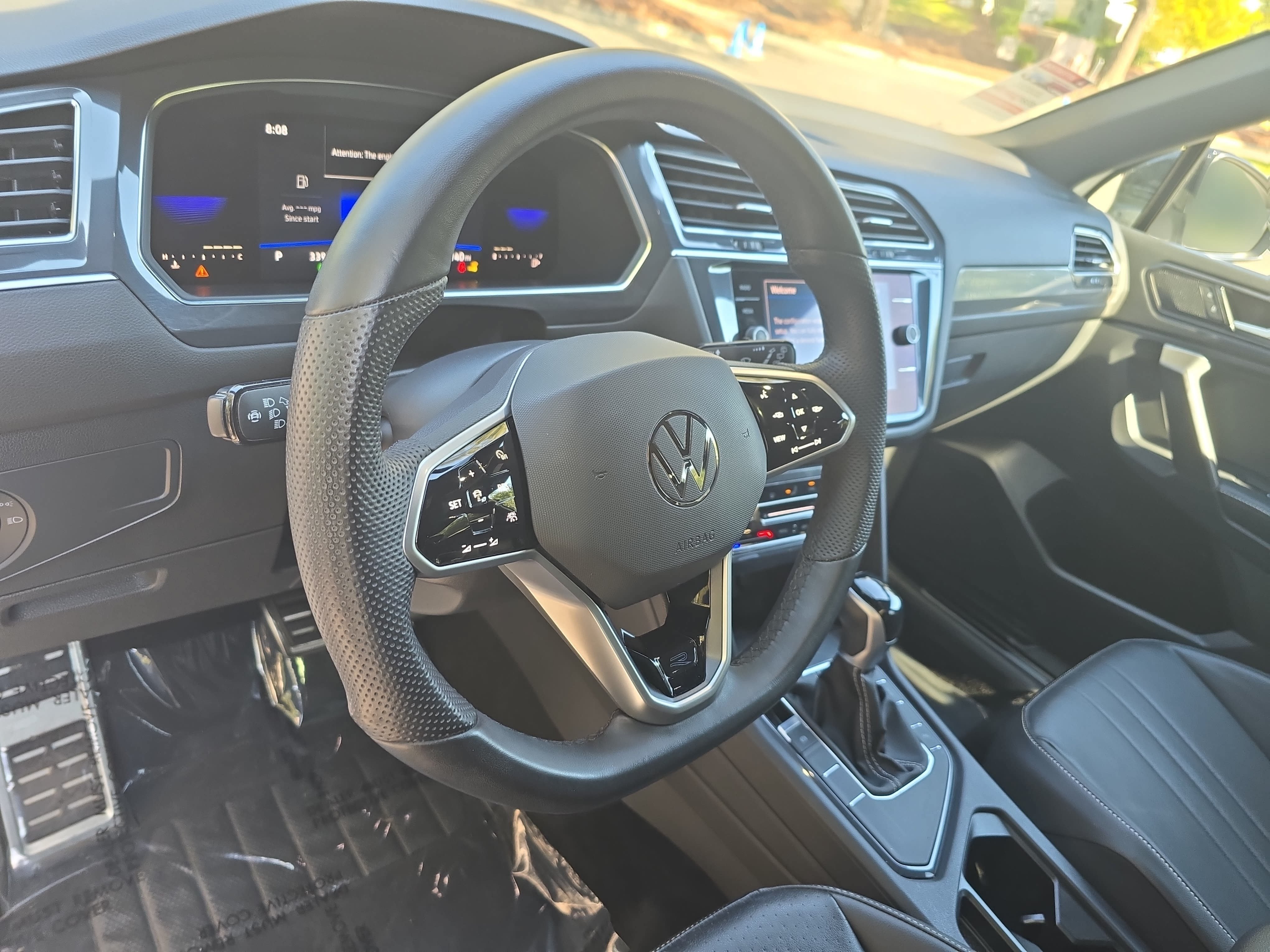 Certified 2022 Volkswagen Tiguan SE R-Line FWD image 17