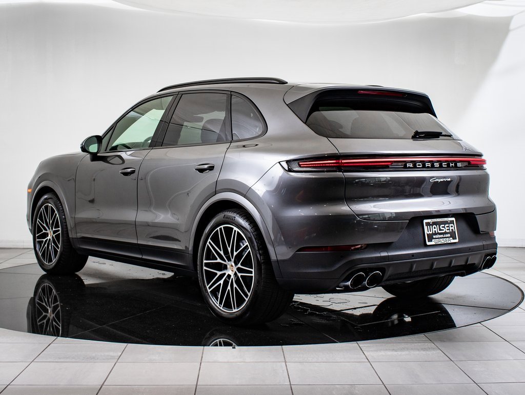 Used 2024 Porsche Cayenne image 3