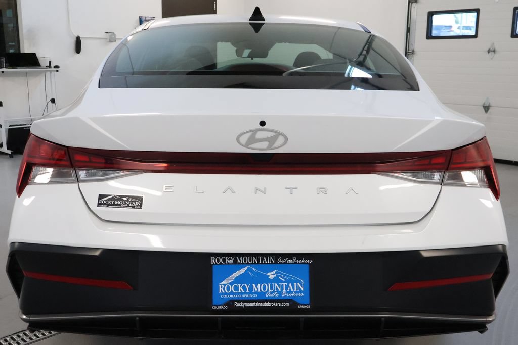 Used 2025 Hyundai Elantra SEL FWD image 6