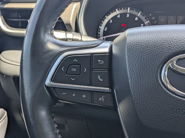 Used 2020 Toyota Highlander XLE AWD/4WD image 25