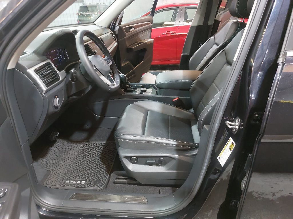 Used 2023 Volkswagen Atlas SE w/ Panoramic Sunroof Package AWD/4WD image 16