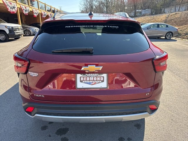 Used 2024 Chevrolet Trax LT w/ LT Convenience Package image 7
