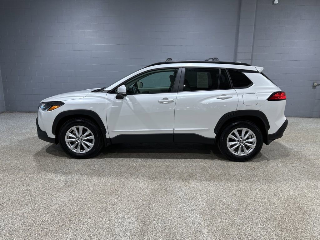 Certified 2023 Toyota Corolla Cross LE image 5