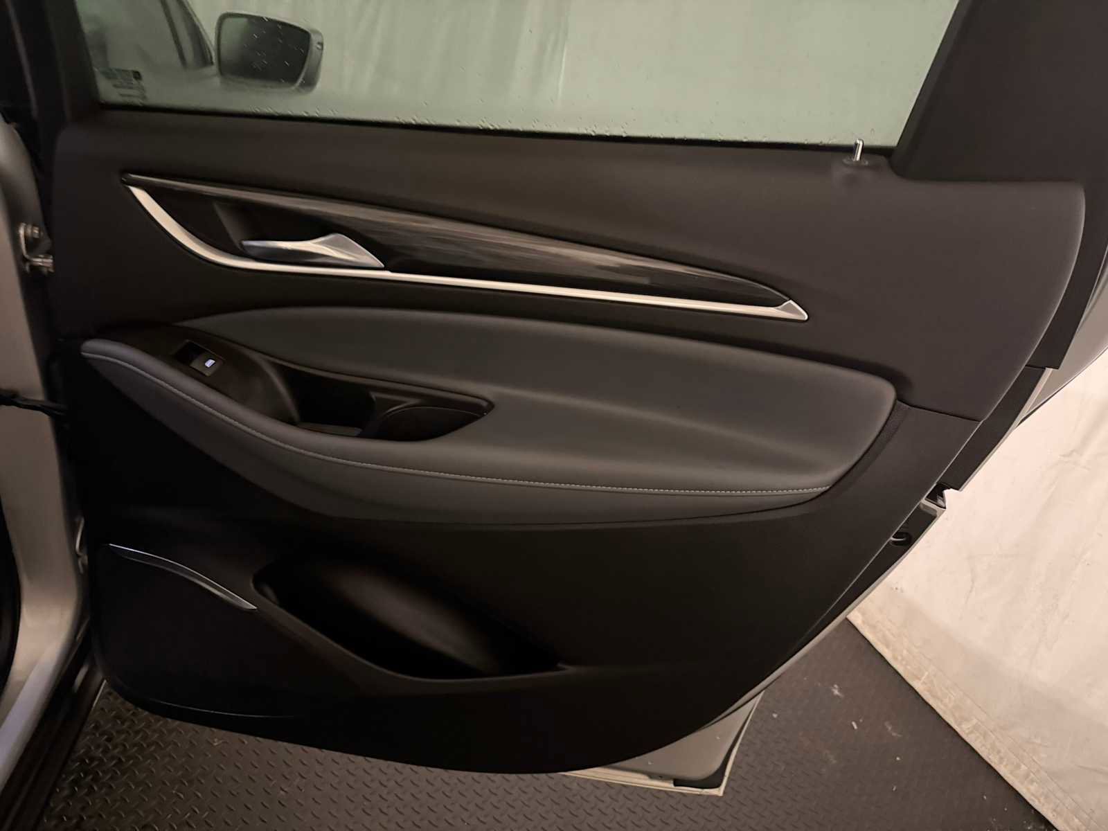 Used 2020 Buick Enclave Essence w/ Sound and Sites Package image 27