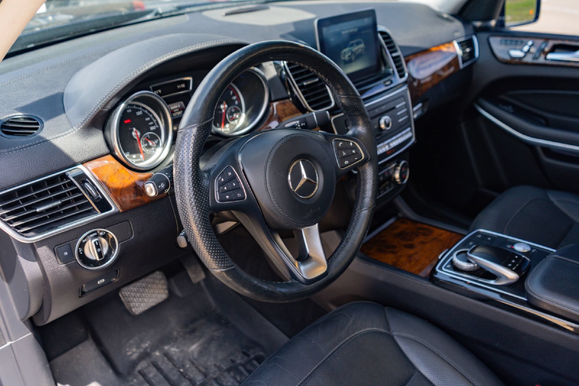 Used 2017 Mercedes-Benz GLS 550 4MATIC image 8