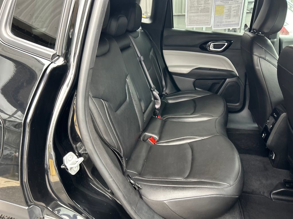 Used 2025 Jeep Compass Limited image 28