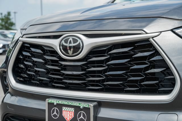 Used 2020 Toyota Highlander XLE AWD/4WD image 11