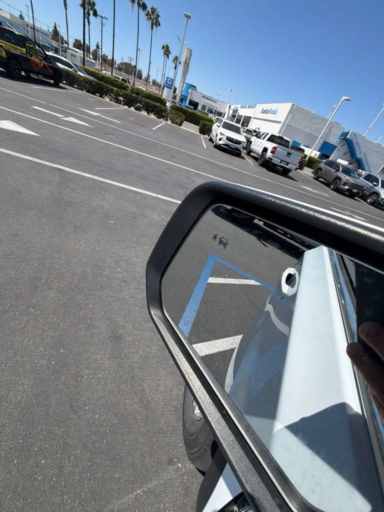 Used 2023 Chevrolet Traverse LT w/ Rear Camera Mirror Package AWD/4WD image 17