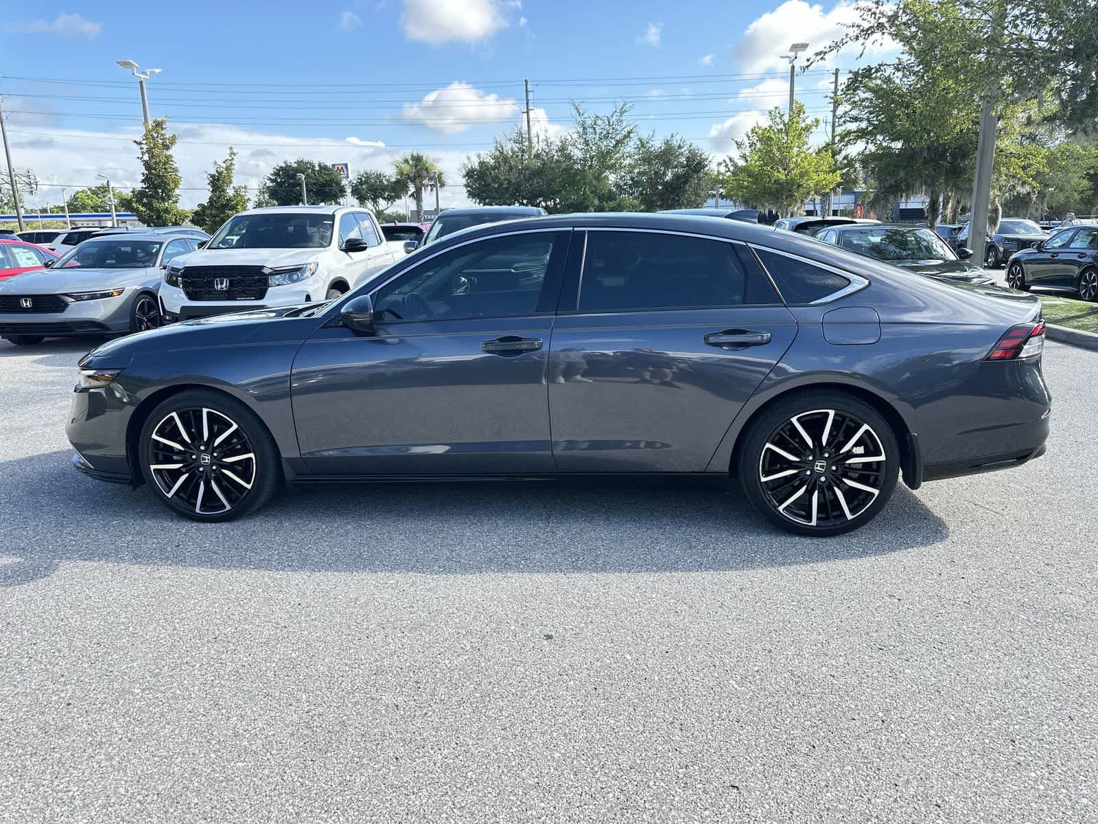 Used 2023 Honda Accord Touring image 3