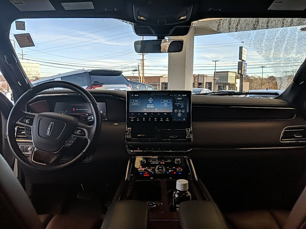 Certified 2023 Lincoln Navigator Reserve image 17