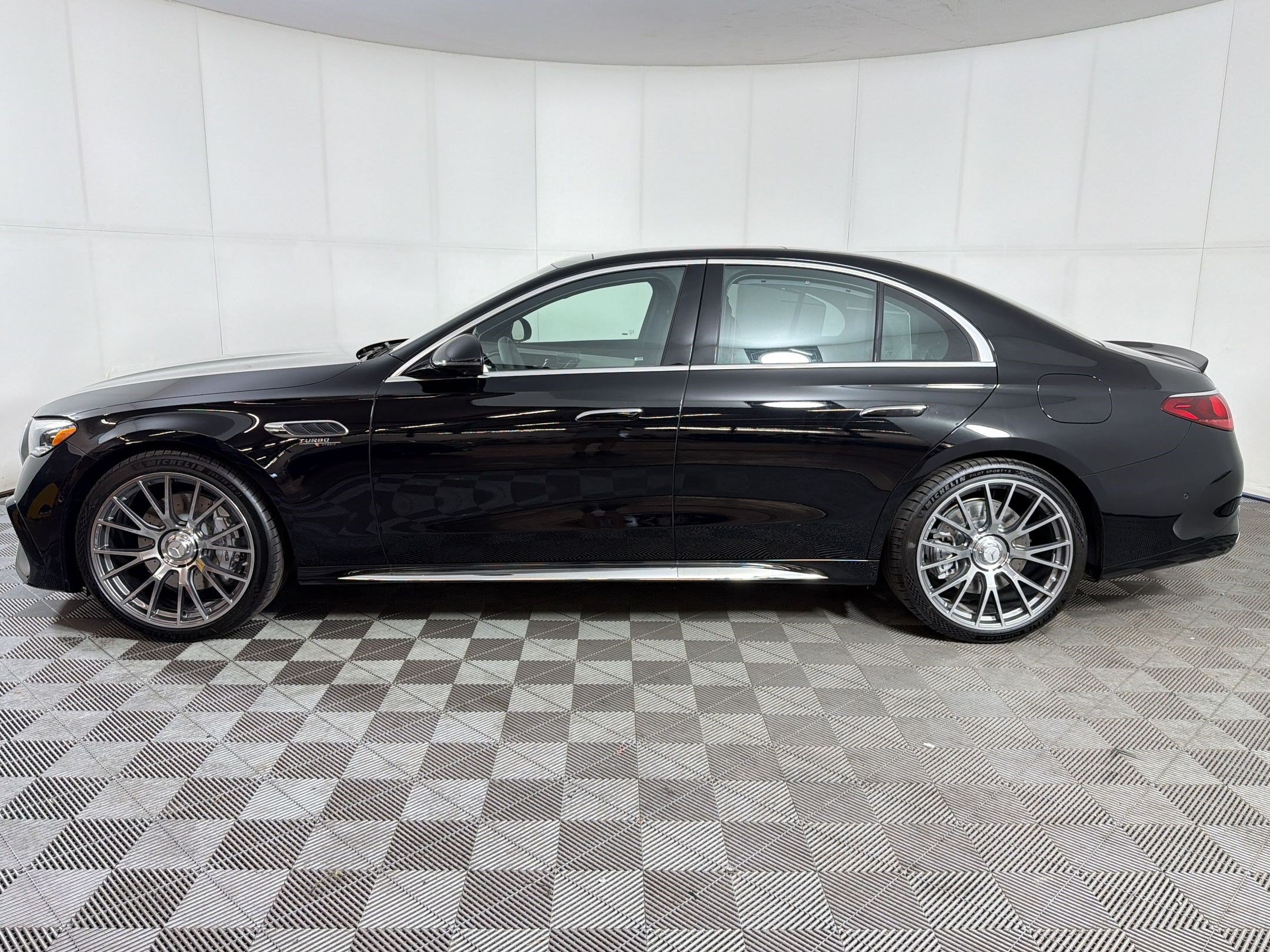 New 2026 Mercedes-Benz E 53 AMG e 4MATIC Sedan image 2