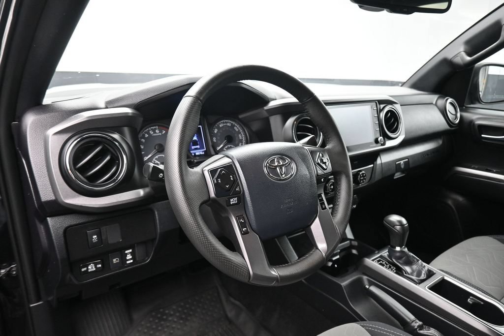 Used 2020 Toyota Tacoma TRD Off-Road w/ Technology Package AWD/4WD image 13
