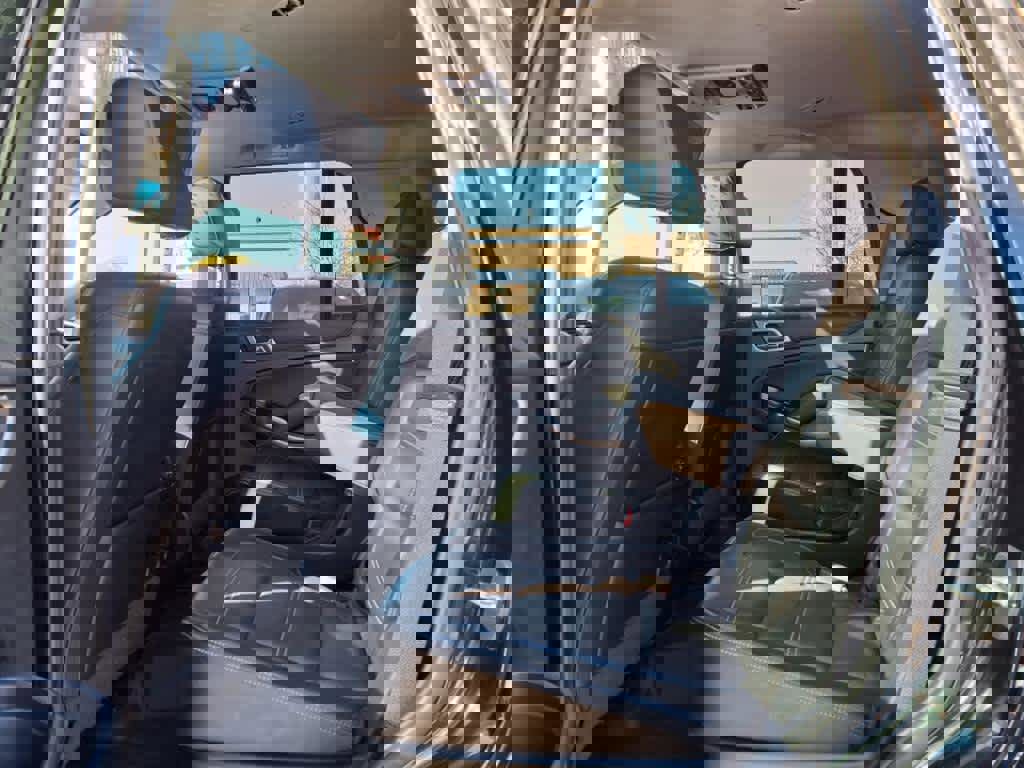 Used 2020 GMC Yukon Denali w/ Open Road Package image 11