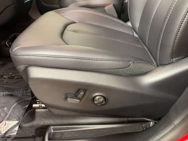 New 2027 Chrysler Pacifica Select w/ Family Tech Group AWD/4WD image 11