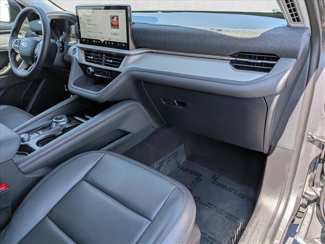 Used 2025 Ford Explorer Active AWD/4WD image 23