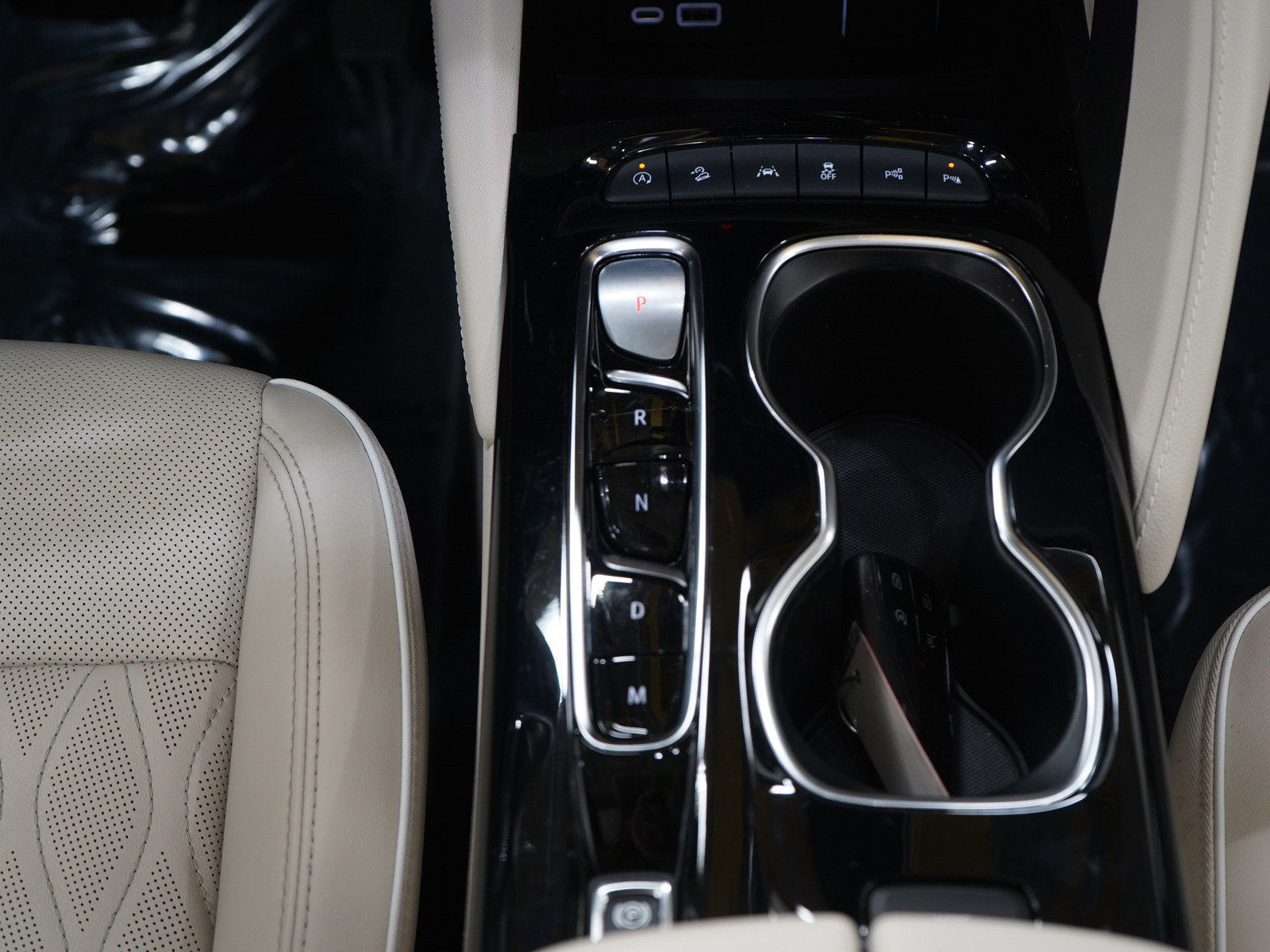 Used 2022 Buick Envision Avenir w/ Technology Package II image 17