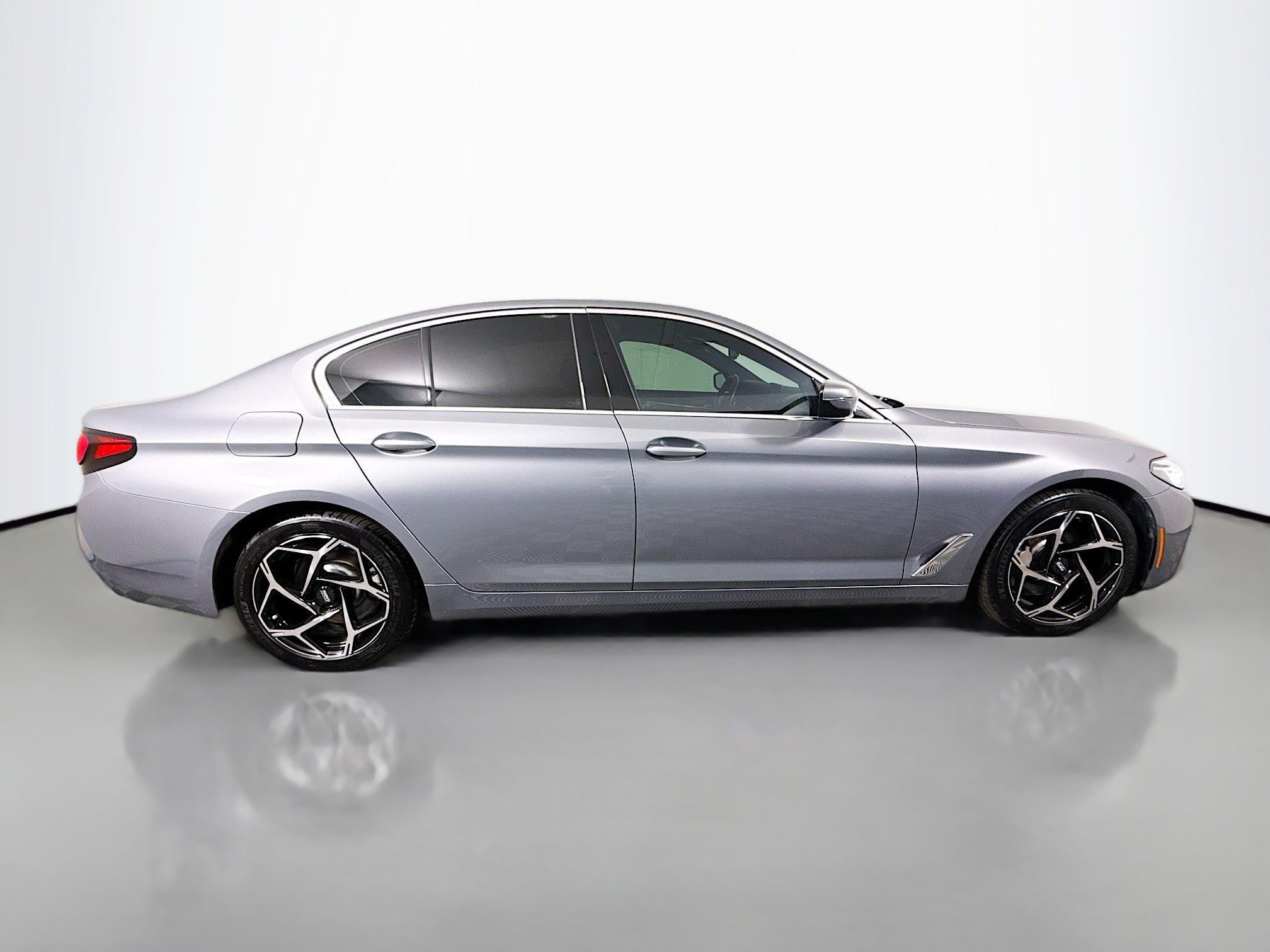 Used 2023 BMW 530i w/ Premium Package RWD image 11