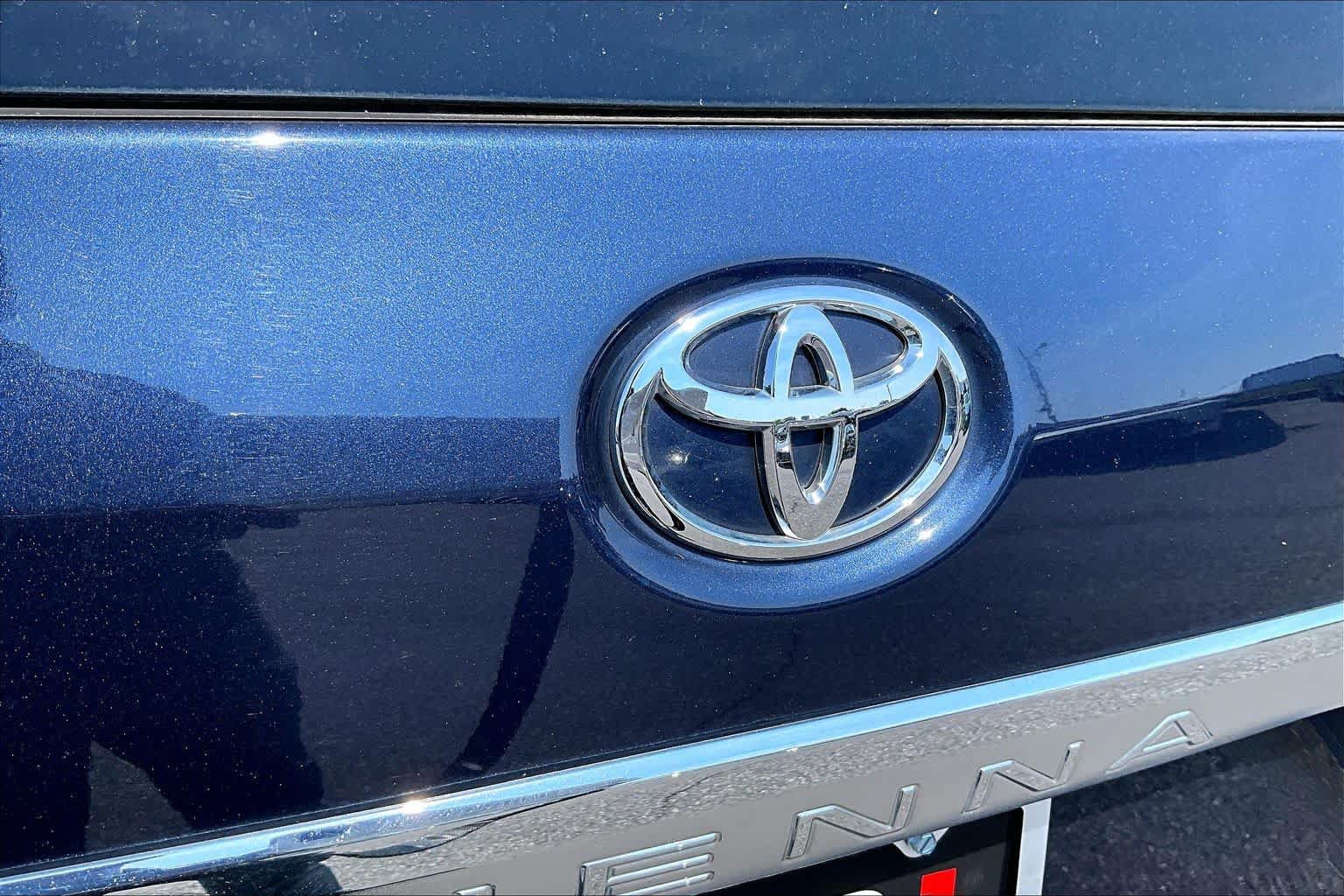 Used 2019 Toyota Sienna Limited Premium w/ Carpet Mat Package AWD/4WD image 31