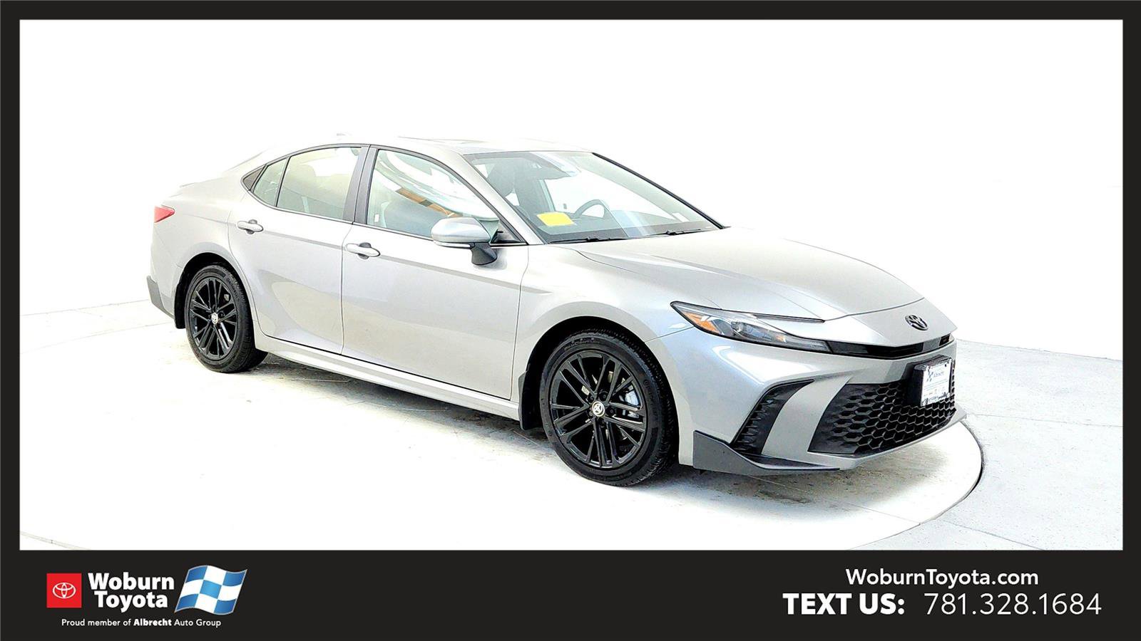 Certified 2025 Toyota Camry SE image 1