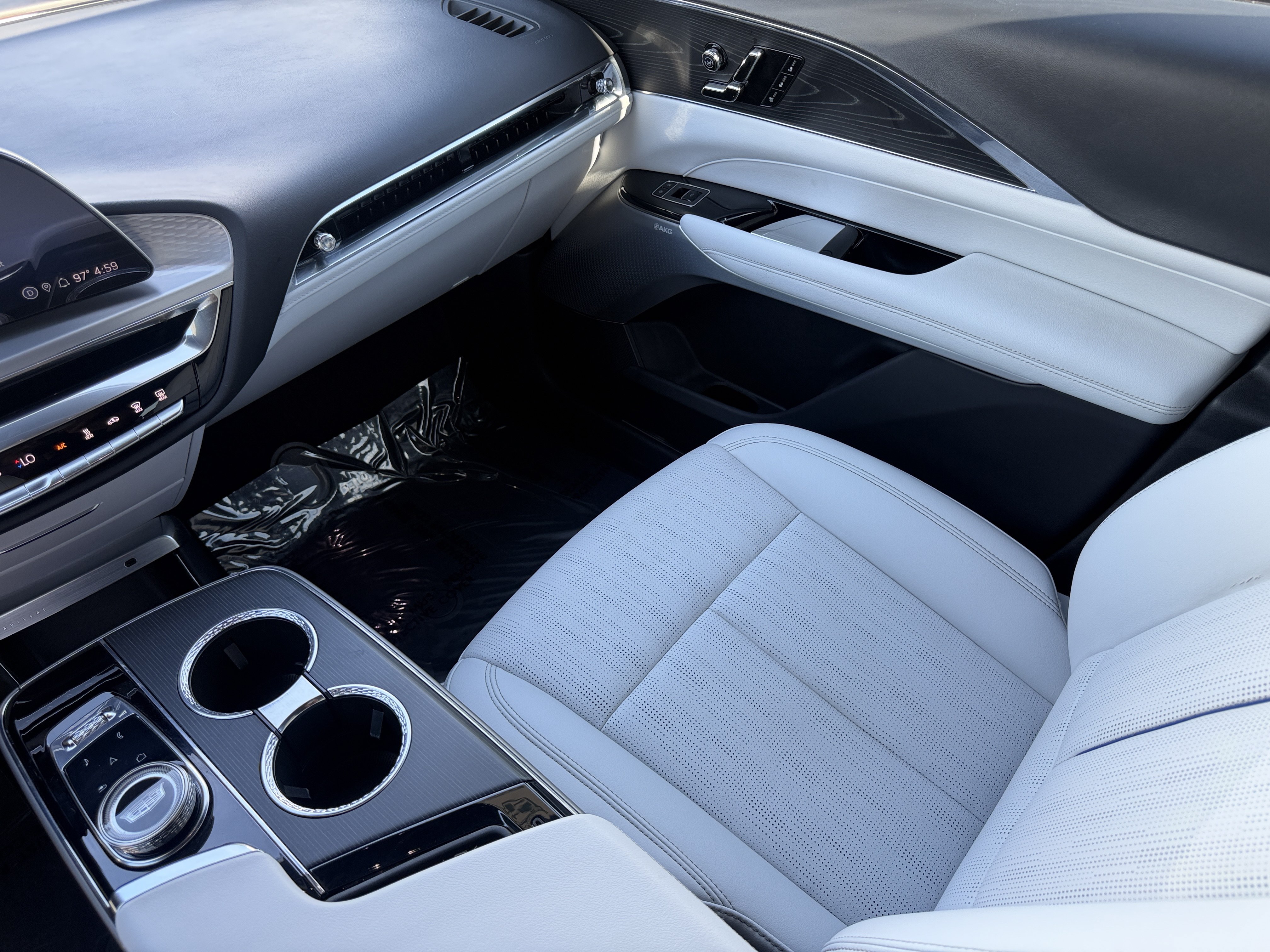 Certified 2024 Cadillac Lyriq Luxury w/ LPO, Floor Liner Package AWD/4WD image 17