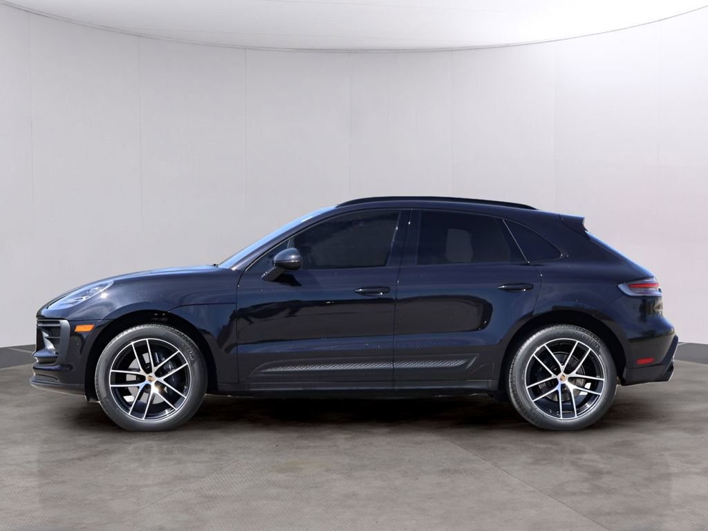 Certified 2023 Porsche Macan image 2