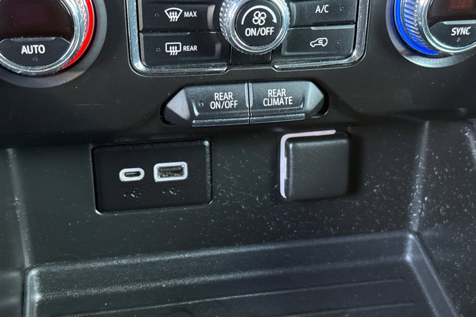 Used 2021 GMC Yukon SLE AWD/4WD image 31