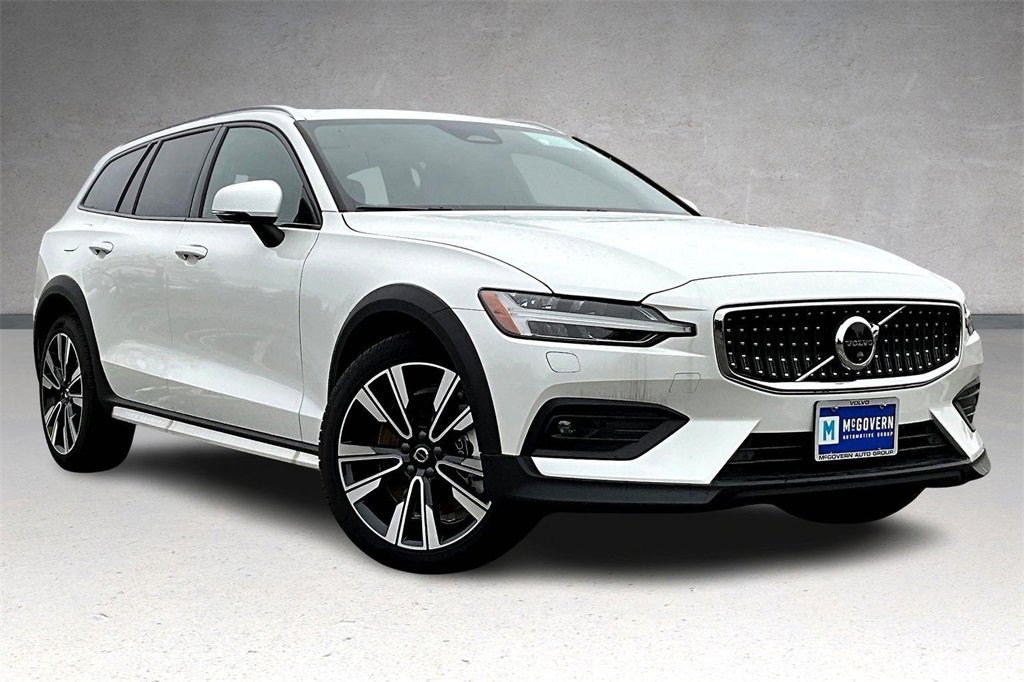 New 2026 Volvo V60 B5 Cross Country Ultra w/ Climate Package image 2