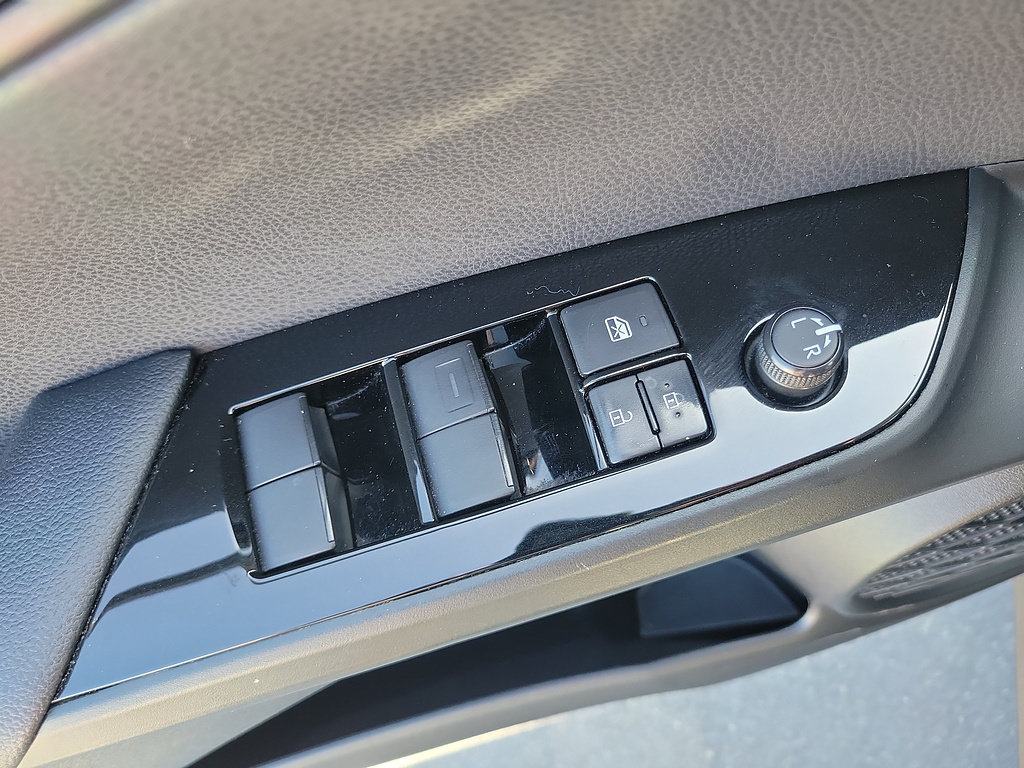 Used 2022 Toyota Prius Prime LE FWD image 19