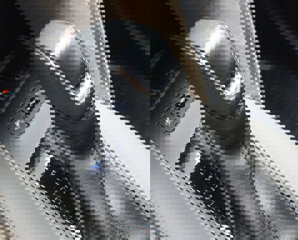 Used 2023 Toyota Venza Limited image 12